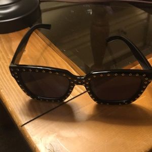 😎Studded sunglasses😎